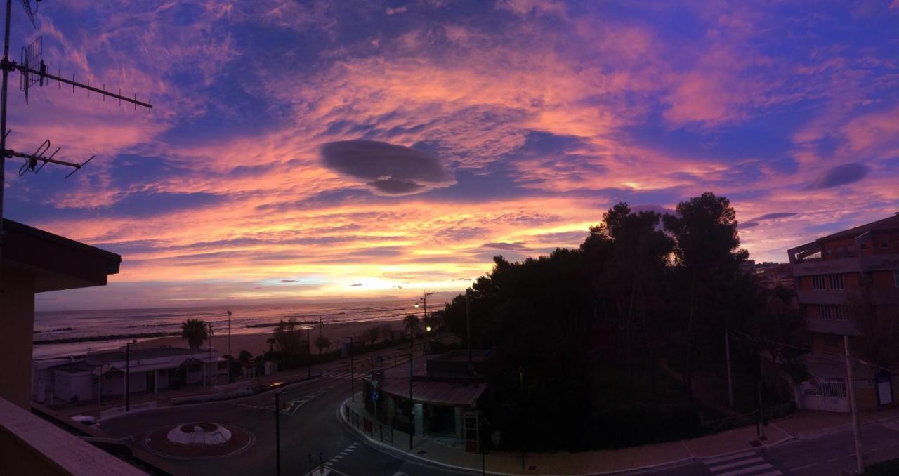 Sunrise Beach House - Sea View Apartment Montesilvano Luaran gambar