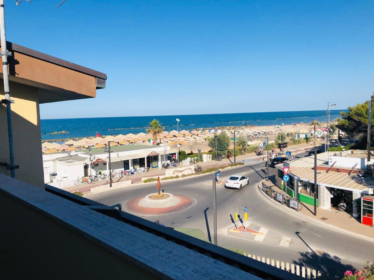 Sunrise Beach House - Sea View Apartment Montesilvano Luaran gambar