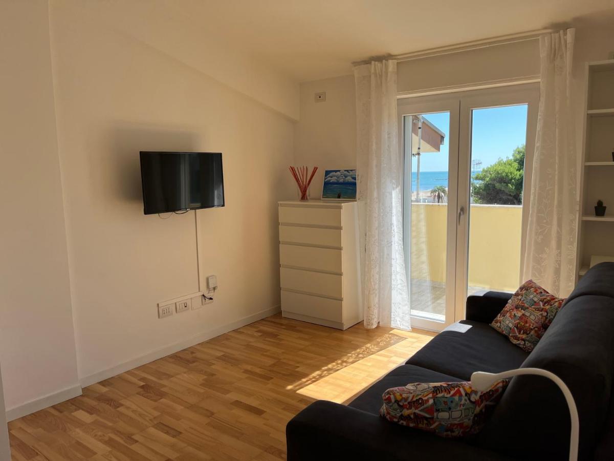 Sunrise Beach House - Sea View Apartment Montesilvano Luaran gambar